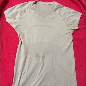 LULULEMON FITTED ATHLETIC SHIRT